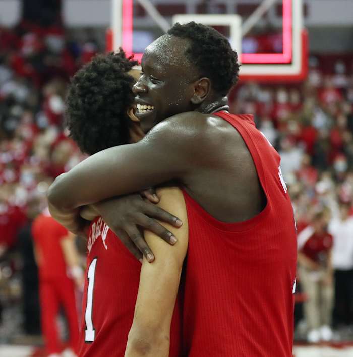 Lat Mayen and Alonzo Verge USATSI_17844245 MBB vs Wisconsin 2022.03.06